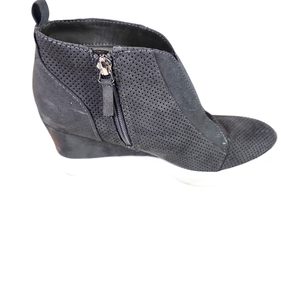MIA Shoes - MIA, Women's Gray wedge boots, with zipper, Sz 7 1/2.